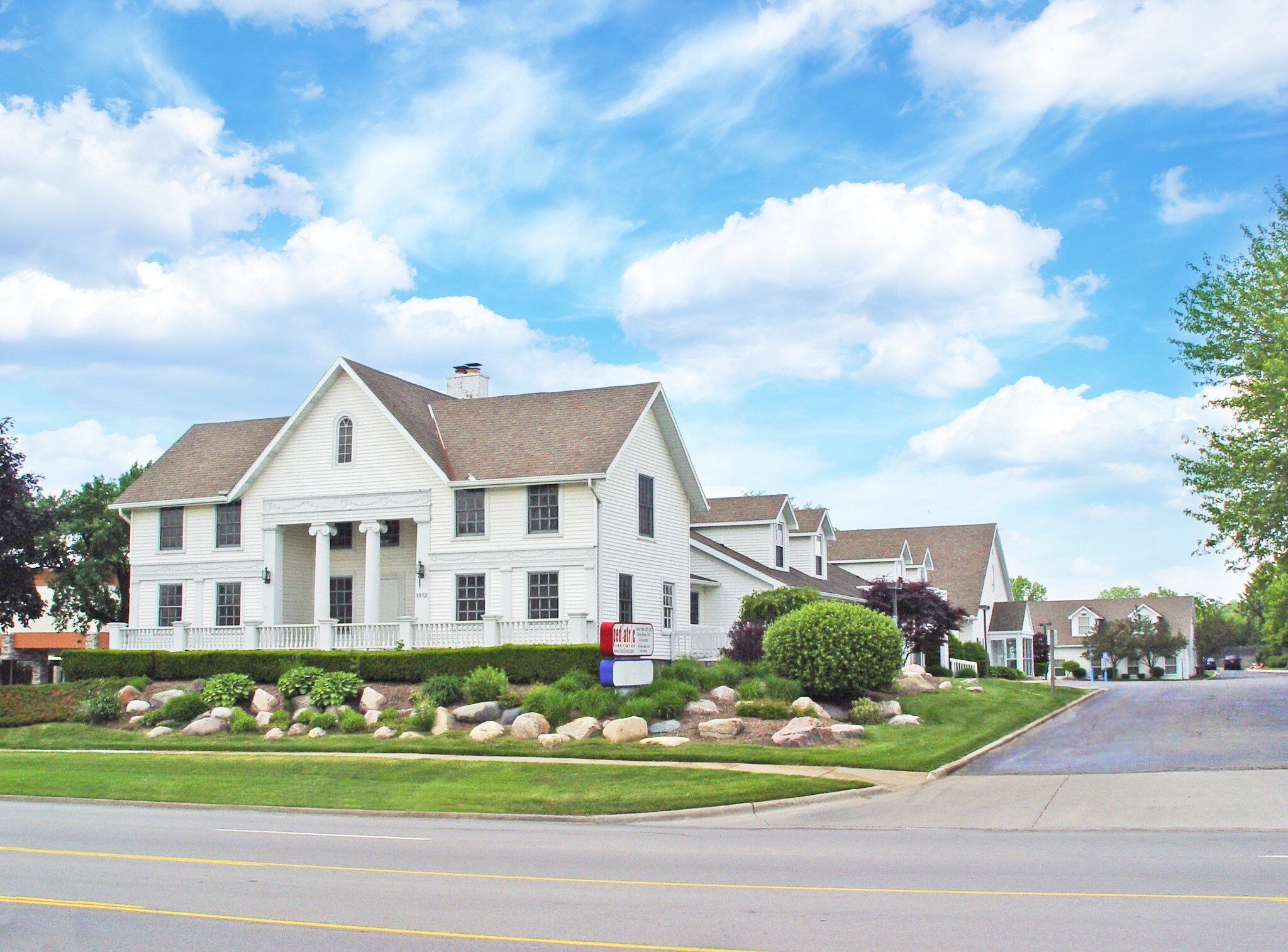 1812-1814 S Rochester Rd, Rochester Hills, MI à louer Photo principale- Image 1 de 10