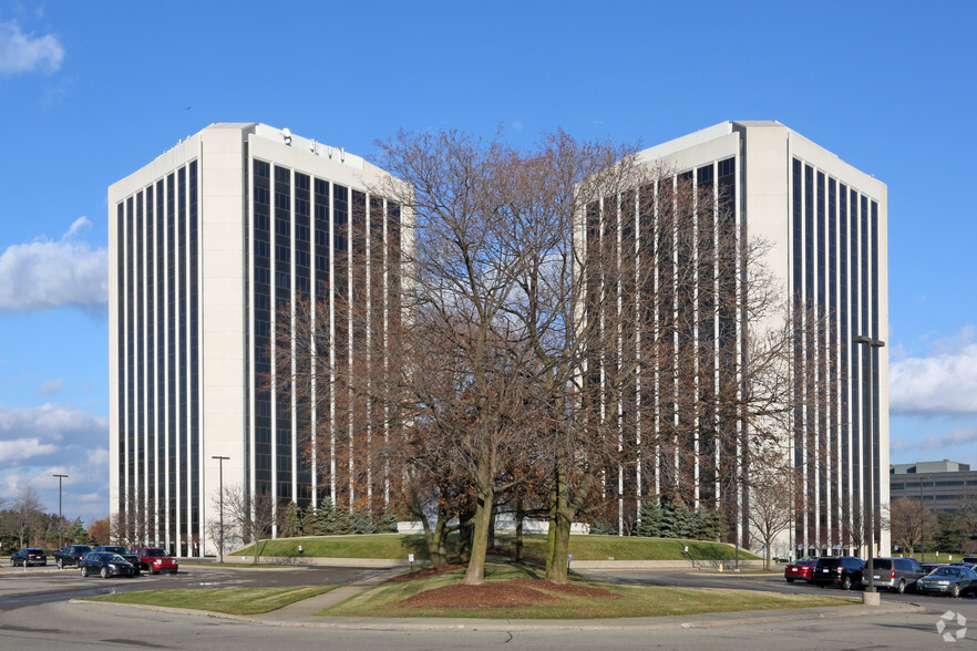 3 Parklane Blvd, Dearborn, MI à vendre - Photo principale - Image 1 de 1