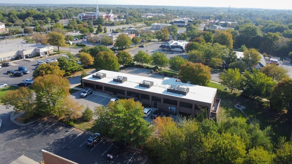 8730 Bourgade St, Lenexa, KS for sale - Building Photo - Image 1 of 21