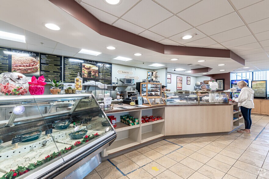 6 Corporate Dr, Shelton, CT à louer - Photo du bâtiment - Image 3 de 5