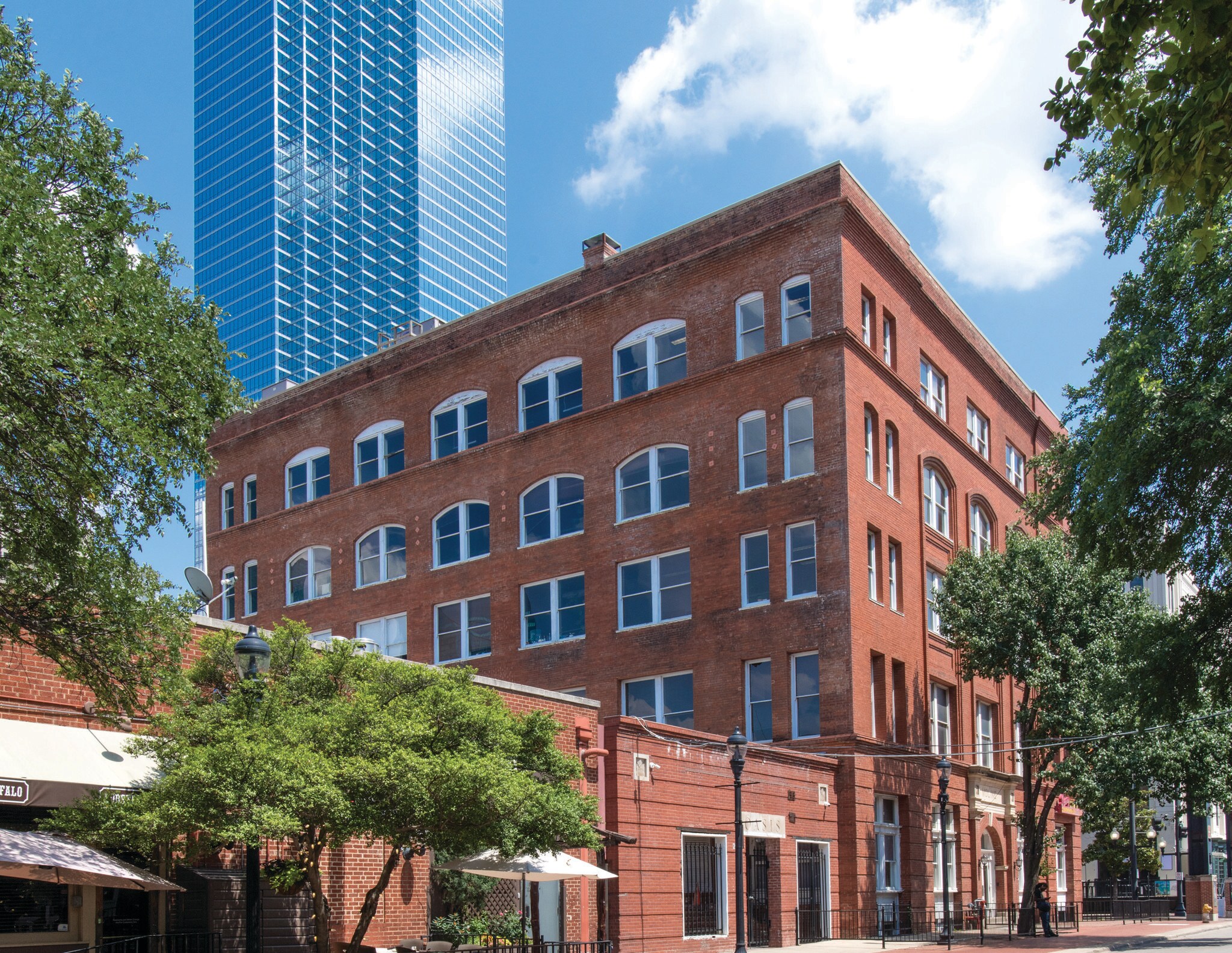 302-306 N Market St, Dallas, TX à louer Photo du bâtiment- Image 1 de 14