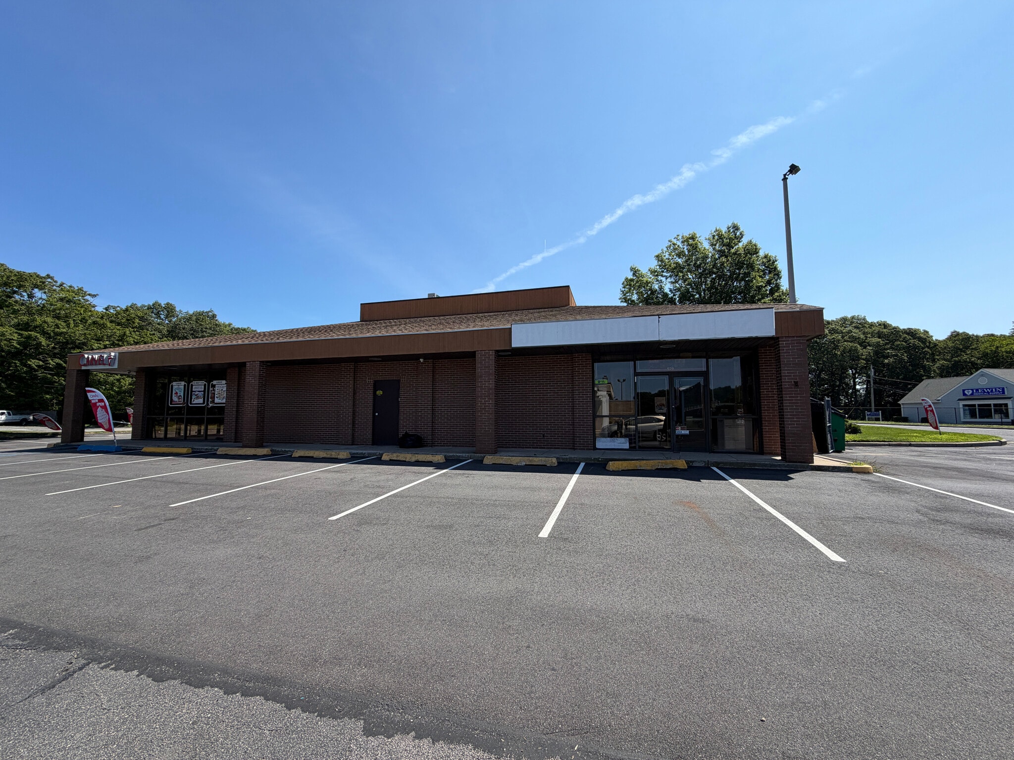 631-639 Old Country Rd, Riverhead, NY for lease Building Photo- Image 1 of 6
