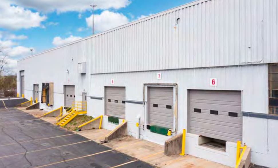 10333-10335 Wayne Ave, Cincinnati, OH for lease - Building Photo - Image 2 of 9