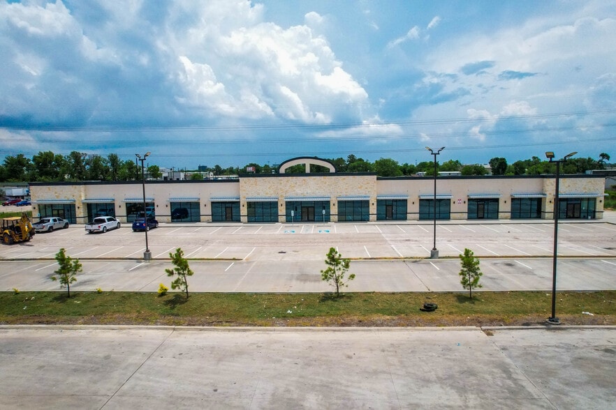1130 Aldine Bender Rd, Houston, TX for lease - Building Photo - Image 1 of 4