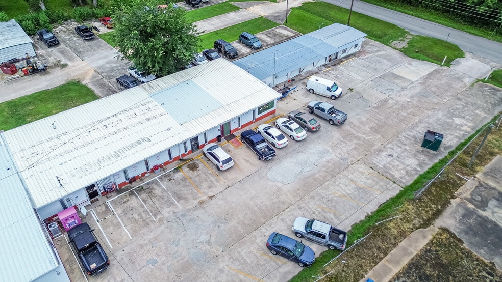 2718-2720 N Main St, Liberty, TX à vendre - Photo du bâtiment - Image 2 de 11