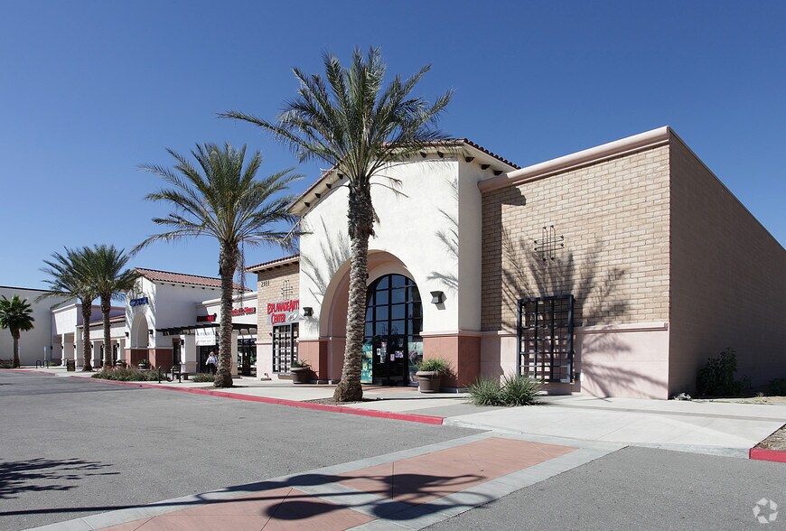 Sanderson & Esplanade Ave, San Jacinto, CA à louer - Photo du bâtiment - Image 3 de 20