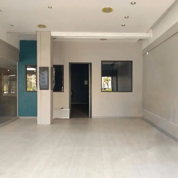 8 Rue Des Teinturiers, Dreux for sale - Interior Photo - Image 2 of 2