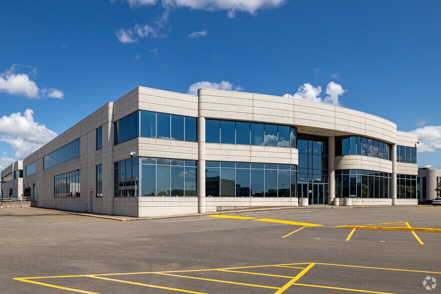 4800-4858 Rue Lévy, Montréal, QC à louer - Photo du bâtiment - Image 2 de 13