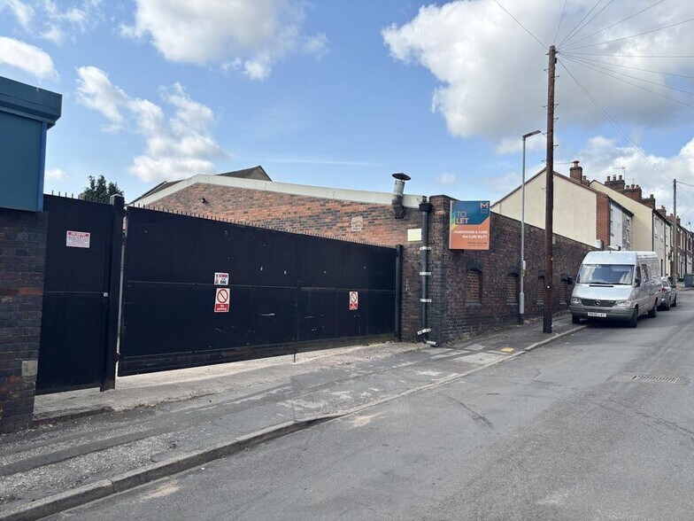 Parsonage St, Stoke On Trent à louer - Photo du bâtiment - Image 2 de 13