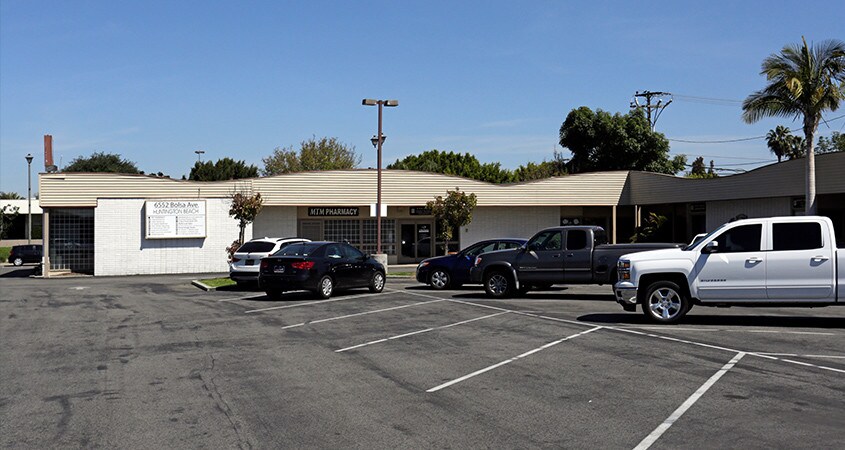 6552 Bolsa Ave, Huntington Beach, CA à louer - Photo du bâtiment - Image 2 de 4