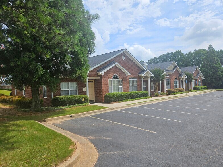 1815 Lockeway Dr, Alpharetta, GA à vendre - Photo du bâtiment - Image 2 de 31