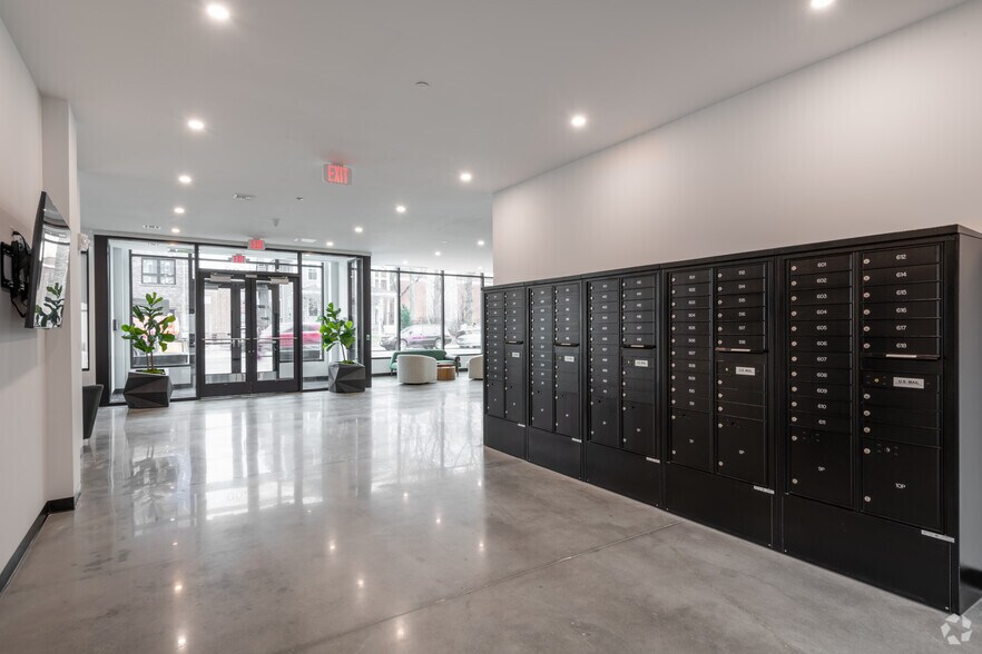 596-600 Broadway, Everett, MA à louer - Hall d’entrée - Image 3 de 7