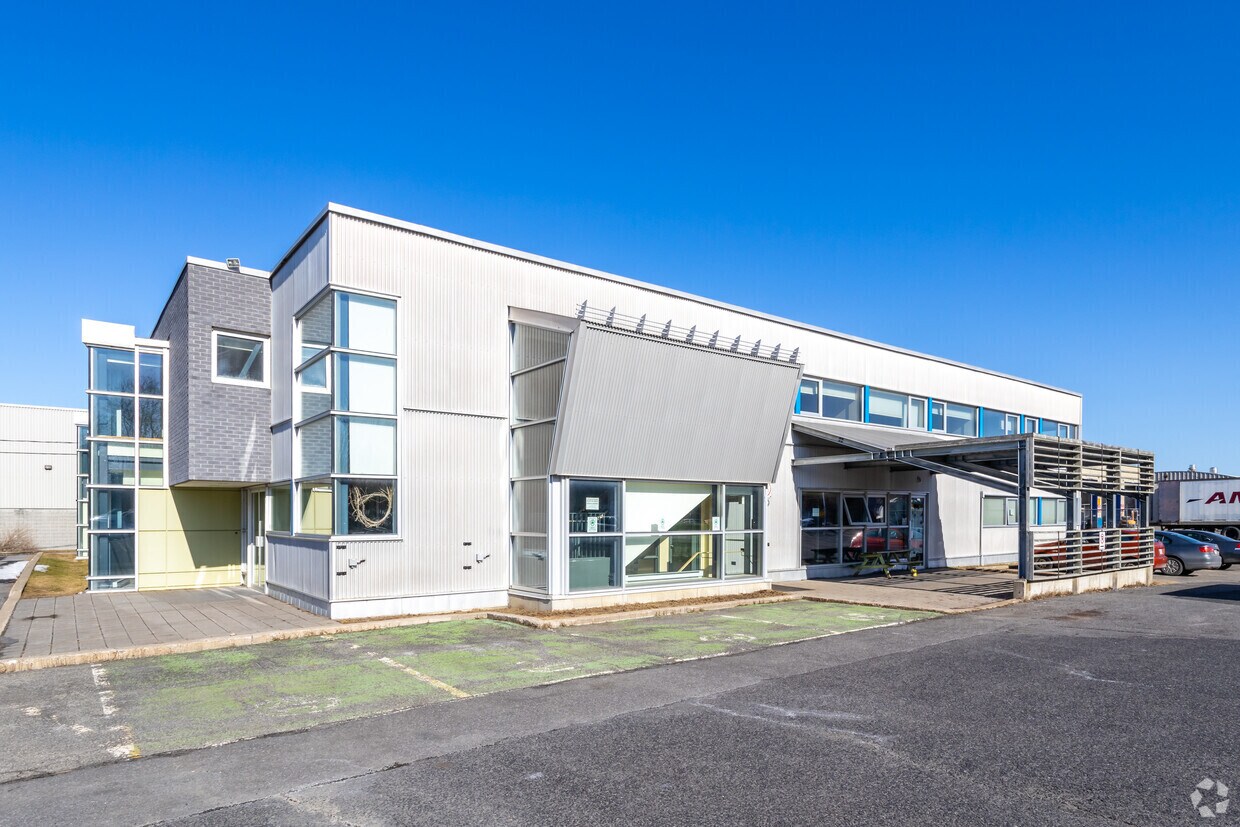 4 Ch du Tremblay, Boucherville, QC à vendre Photo du bâtiment- Image 1 de 1