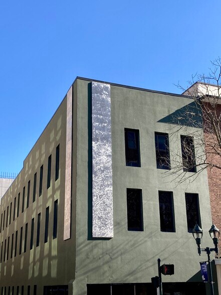 201 S Elm St, Greensboro, NC à louer - Photo du bâtiment - Image 1 de 11