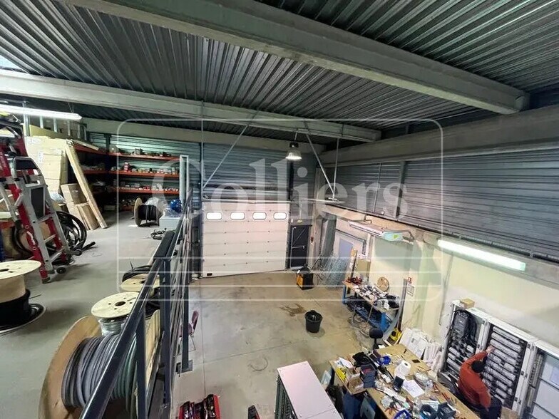 Flex in Saint-Victoret for lease - Interior Photo - Image 3 of 7