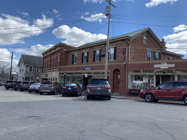 11 Village Sq, Cincinnati, OH for sale - Building Photo - Image 2 of 26