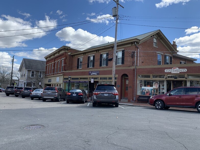 11 Village Sq, Cincinnati, OH à vendre - Photo du bâtiment - Image 2 de 26