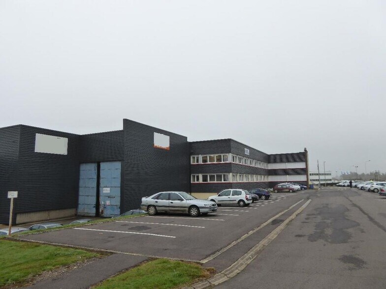 Industrial in Le Grand-Quevilly for lease - Building Photo - Image 1 of 5