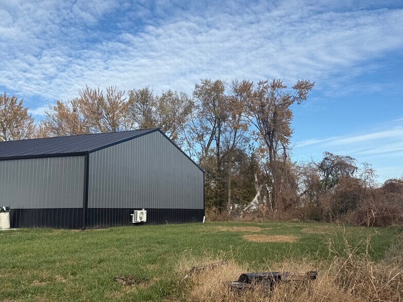 200 E Walnut St, Grain Valley, MO à vendre - Photo du bâtiment - Image 2 de 5