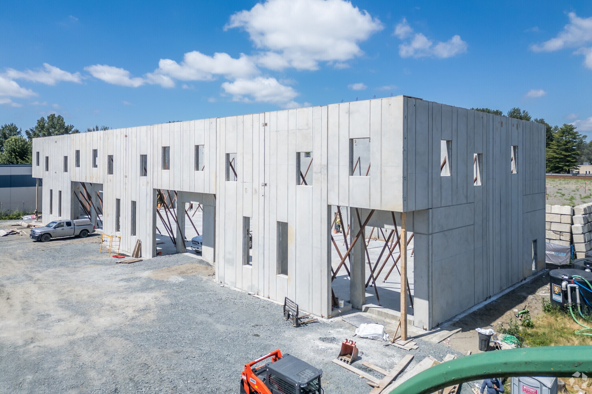 7415 Lowland Dr, Burnaby, BC à vendre Photo principale- Image 1 de 3