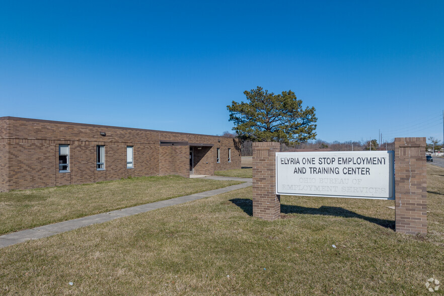 355 Griswold Rd, Elyria, OH for lease - Building Photo - Image 3 of 5