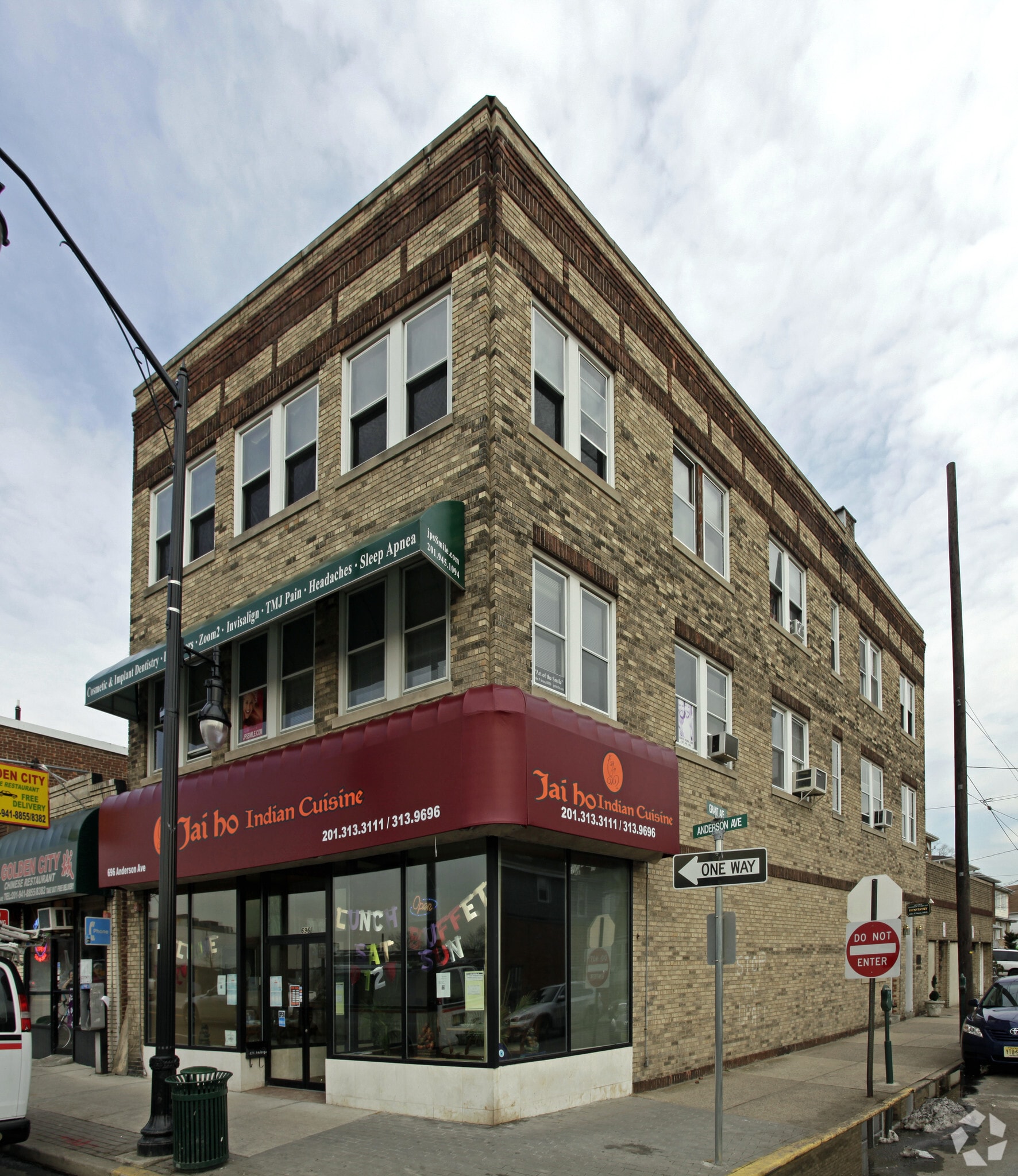 696 Anderson Ave, Cliffside Park, NJ for lease Primary Photo- Image 1 of 3