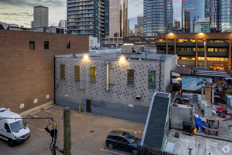 617 11th Ave SW, Calgary, AB à louer - Photo du bâtiment - Image 2 de 3