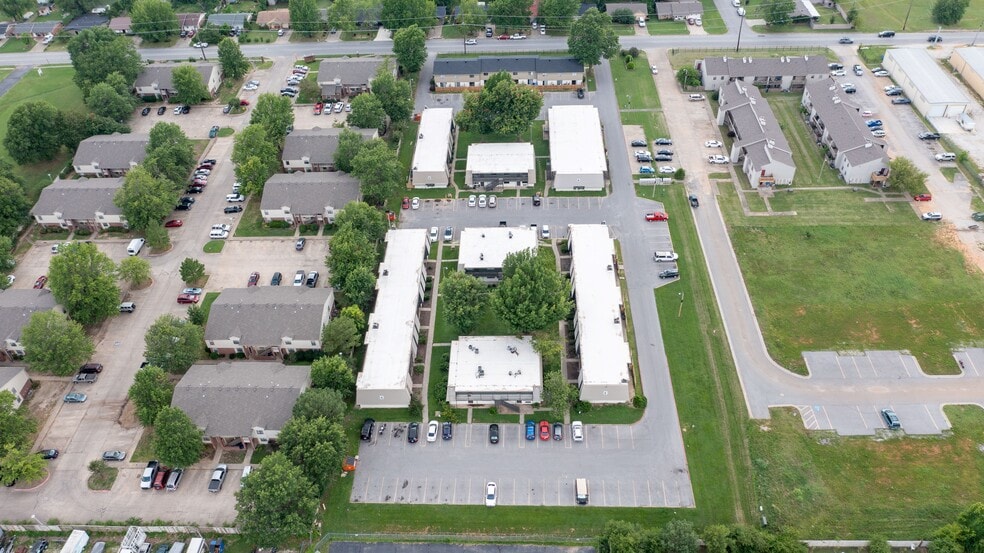 1701 S West End St, Springdale, AR for sale - Building Photo - Image 3 of 9
