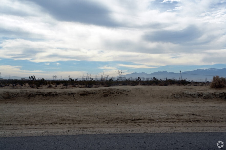 Air Expressway Blvd, Adelanto, CA for sale - Primary Photo - Image 1 of 2