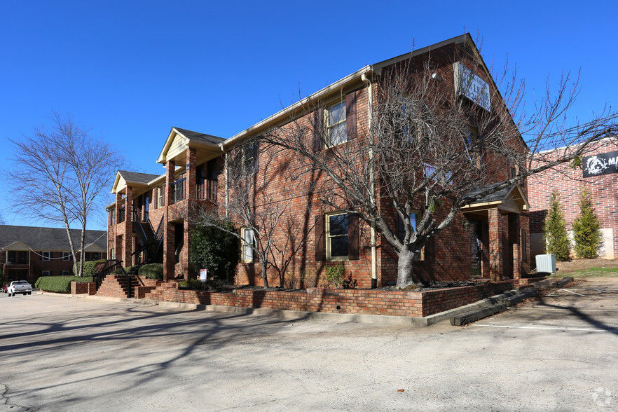 8744 Main St, Woodstock, GA for sale - Primary Photo - Image 1 of 1