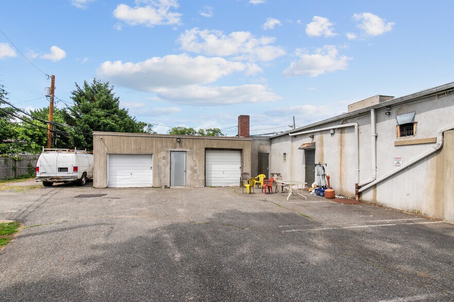 605-611 Hicksville Rd, Bethpage, NY for sale - Building Photo - Image 2 of 4