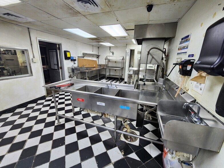 11161 Research Plaza Way, Richmond, VA à vendre - Photo du bâtiment - Image 2 de 8