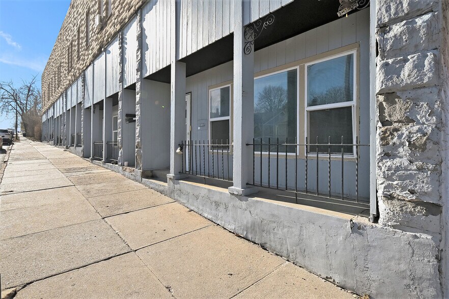 2416 S 16th St, Omaha, NE à vendre - Photo du bâtiment - Image 2 de 46