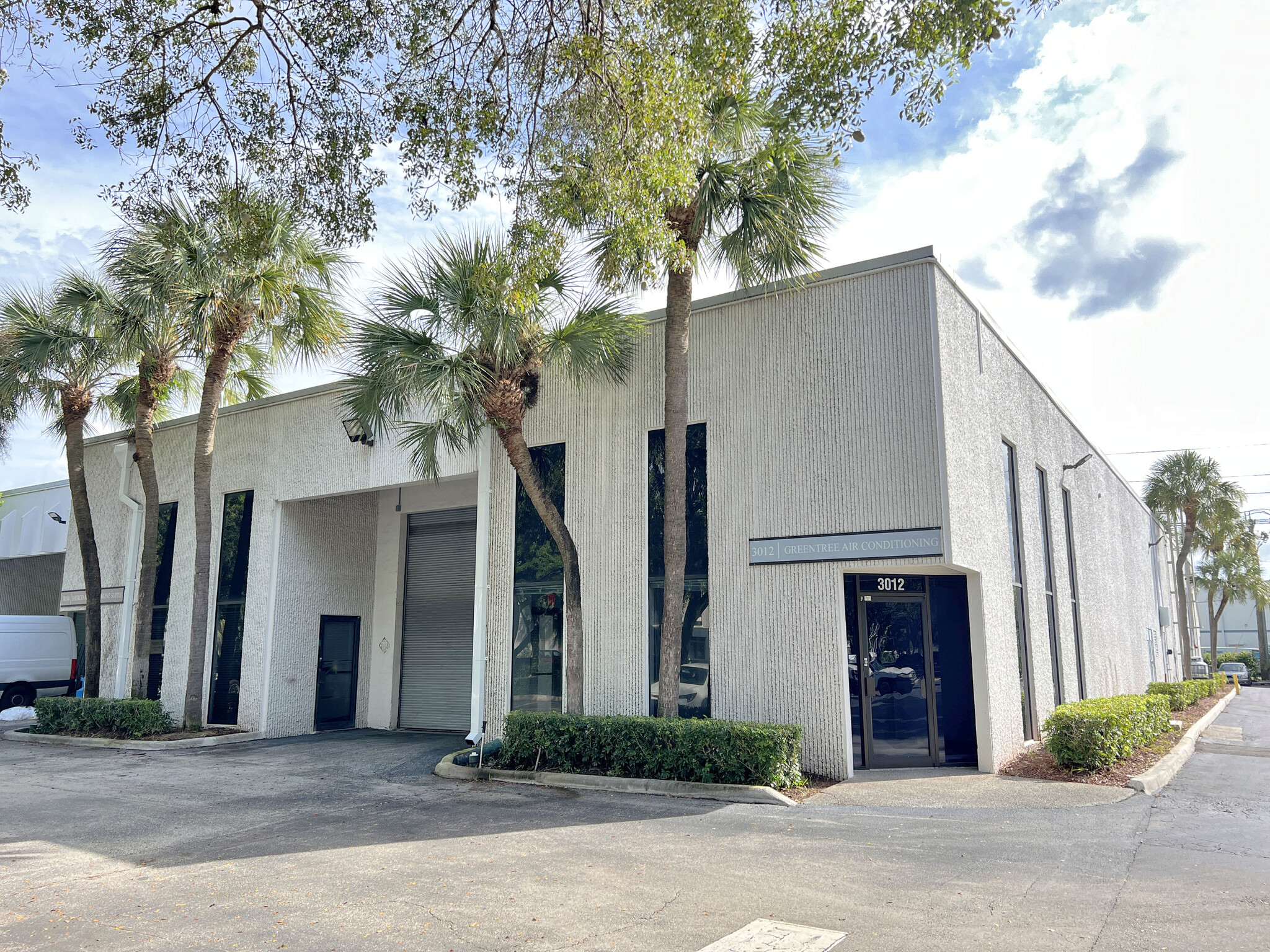 2201 Nw 30th Pl, Pompano Beach, FL for lease Building Photo- Image 1 of 5