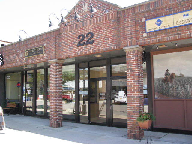 22 W Calendar Ct, La Grange, IL for lease - Building Photo - Image 1 of 17