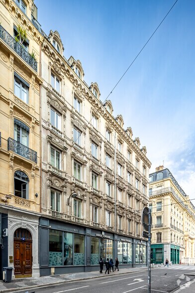 Bureau dans Lyon à louer - Photo du bâtiment - Image 2 de 4