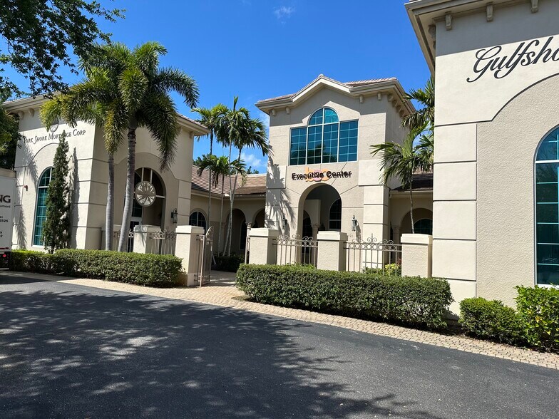 8891 Brighton Ln, Bonita Springs, FL à vendre - Photo du bâtiment - Image 2 de 9