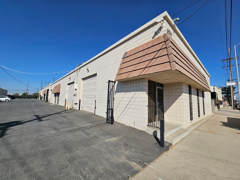 9767 Glenoaks Blvd, Sun Valley, CA for lease - Building Photo - Image 1 of 5