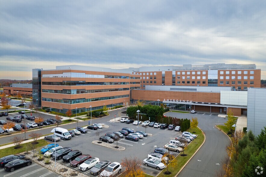 5 Plainsboro Rd, Plainsboro, NJ à louer - Photo du bâtiment - Image 2 de 6