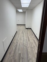 5205 N Ironwood Ln, Milwaukee, WI for lease Interior Photo- Image 1 of 3