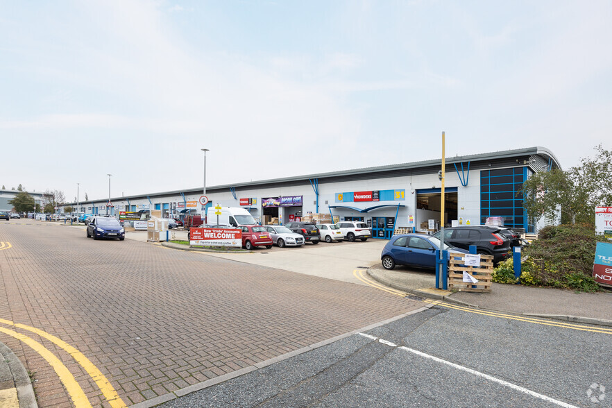 Luckyn Ln, Basildon for lease - Primary Photo - Image 1 of 2