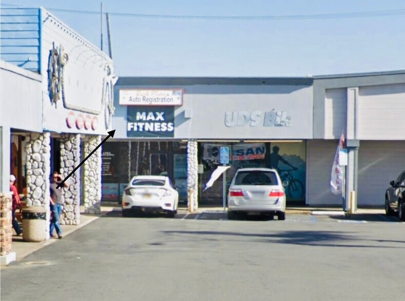 9065 Adams Ave, Huntington Beach, CA for lease - Primary Photo - Image 1 of 9