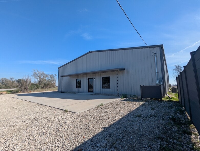 7245 FM 1006 Rd, Orange, TX for lease - Building Photo - Image 3 of 33