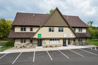 Plus de détails pour 2127 County Road D E, Maplewood, MN - Bureau à vendre