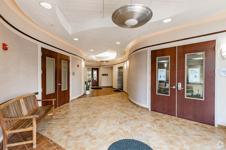 125 Emeryville Dr, Cranberry Township, PA à louer - Hall d’entrée - Image 3 de 7