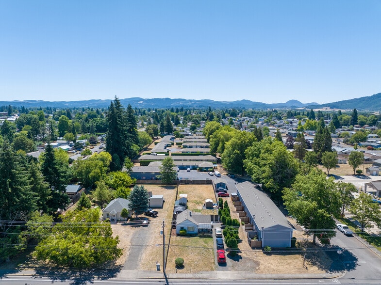 155 S 8th St, Lebanon, OR for sale - Building Photo - Image 2 of 19