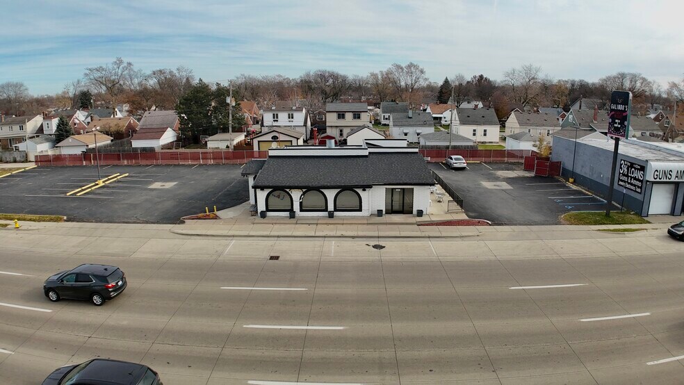 1297 Fort St, Wyandotte, MI à vendre - Photo du bâtiment - Image 2 de 20