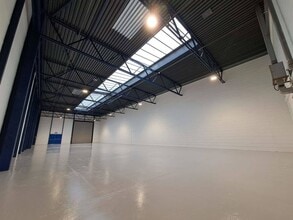 34-76 Burners Ln, Milton Keynes for lease Interior Photo- Image 2 of 7