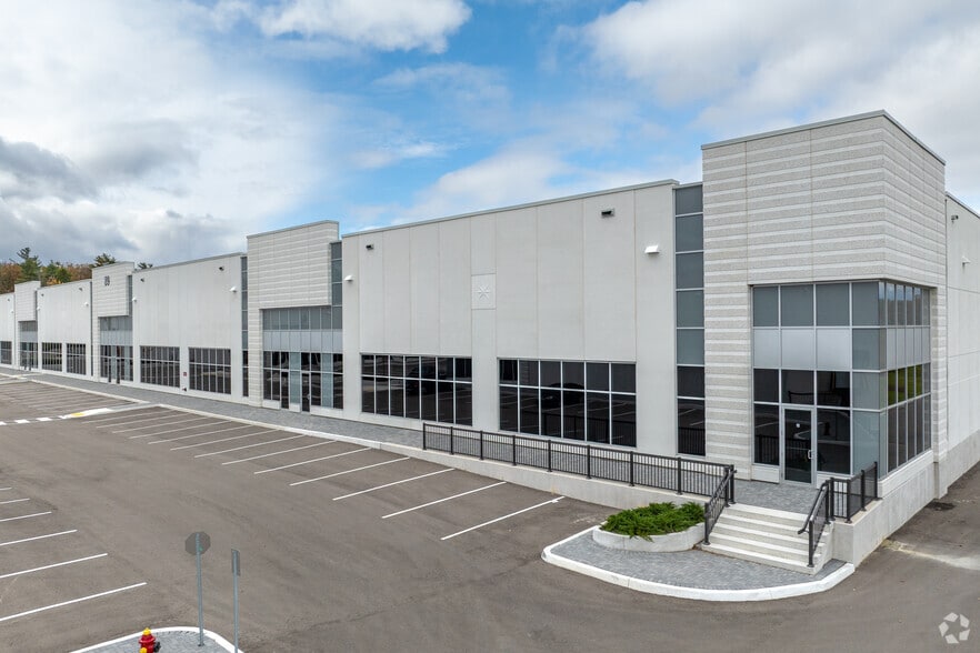 89 Loyalist Trl, Oakville, ON for lease - Primary Photo - Image 1 of 3