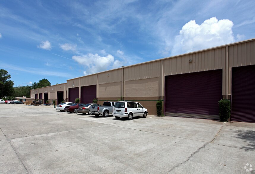 9 W Tower Cir, Ormond Beach, FL à vendre - Photo du bâtiment - Image 3 de 18